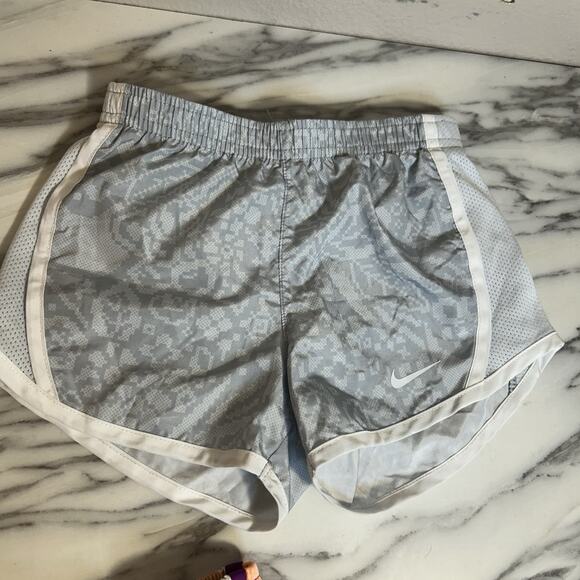 Girls SZ S 5-6 Clothes Lot Outfits Nike Tempo Shorts 2 Pairs, Skort And Tops - Picture 4 of 9